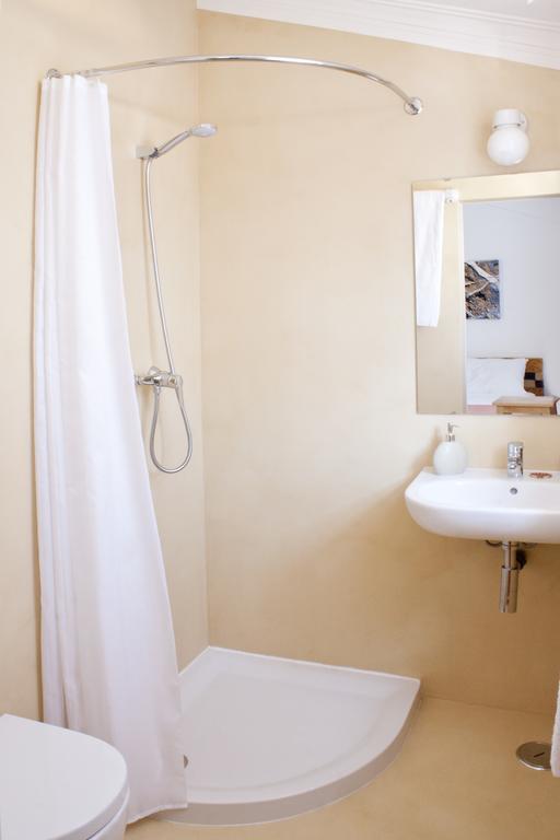 Bed and Breakfast A Casa Da Arvore Вила-Нова-де-Мильфонт Номер фото