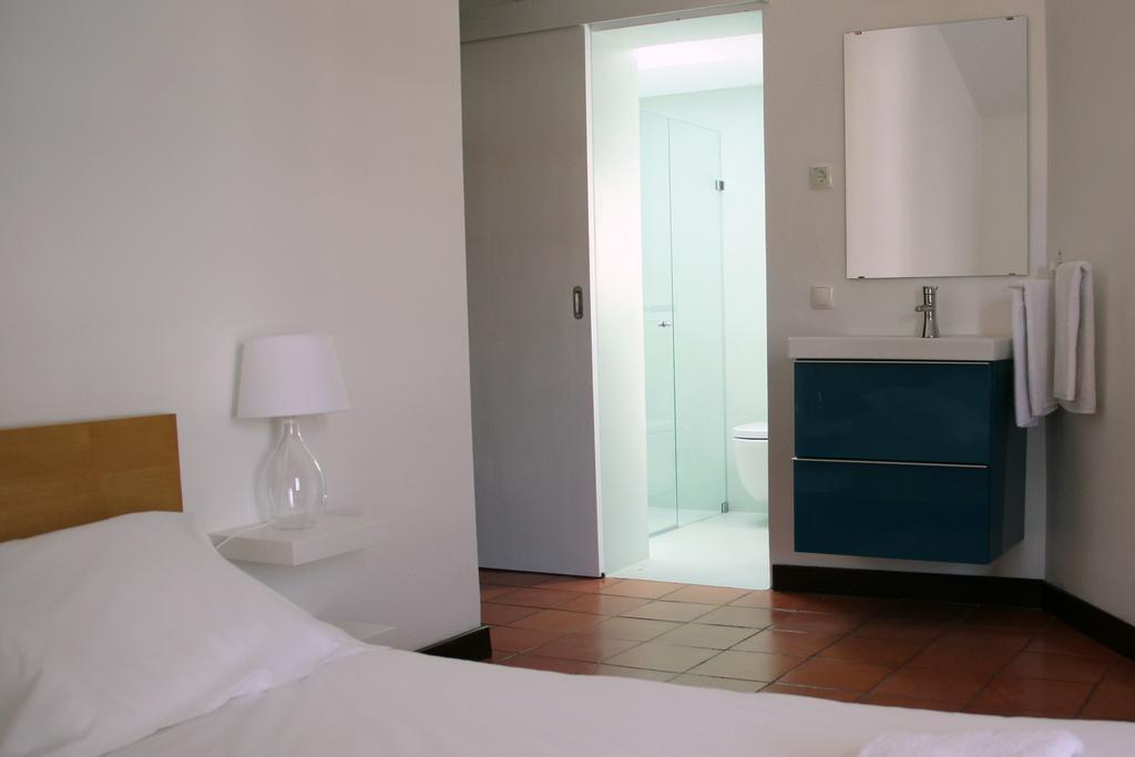 Bed and Breakfast A Casa Da Arvore Вила-Нова-де-Мильфонт Номер фото